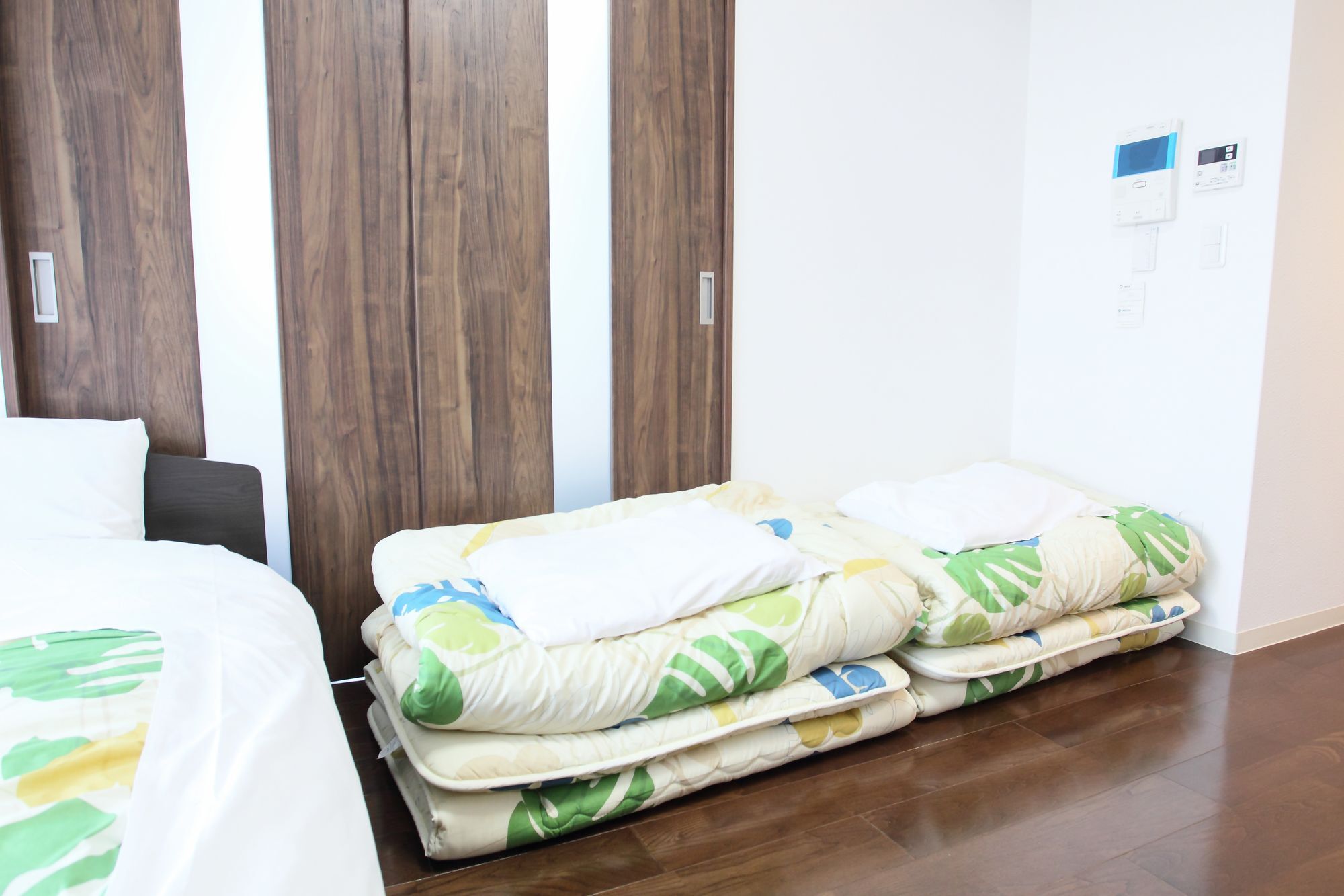ลา ฟามิเลีย ยะมะซะกะ Apartment โอซาก้า ภายนอก รูปภาพ