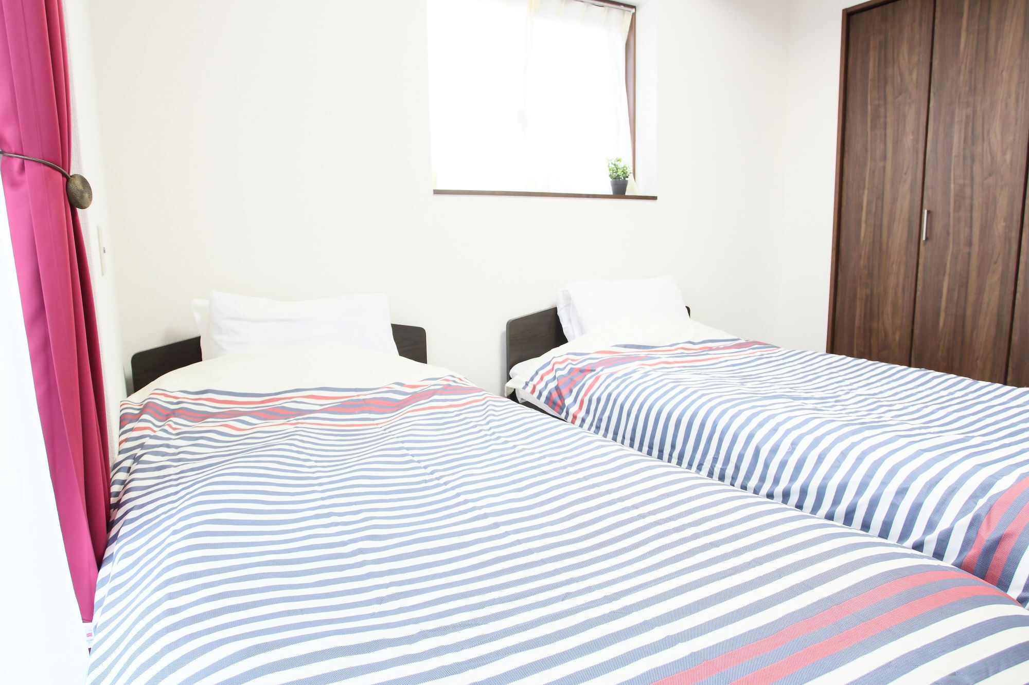 ลา ฟามิเลีย ยะมะซะกะ Apartment โอซาก้า ภายนอก รูปภาพ